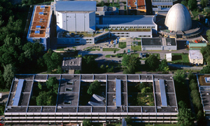 Luftaufnahme des Physik-Departments und des FRM II