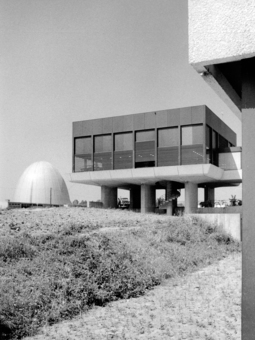 Physik-Department Gebäude mit Bibliothek und Atomei