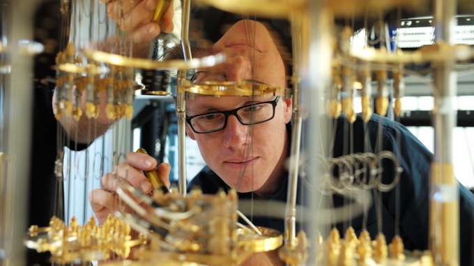 Prof. Dr. Stefan Filipp erforscht Quantencomputer an TUM und WMI.