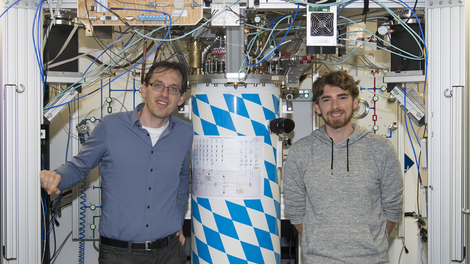 First author Stefan Pogorzalek (r) and co-author Dr. Frank Deppe with the cryostat, in which they have realized a quantum LAN for the first time.